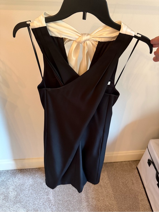 Trina Turk Dresses & Skirts - Trina Turk Black Dress with Cream Bow Detail